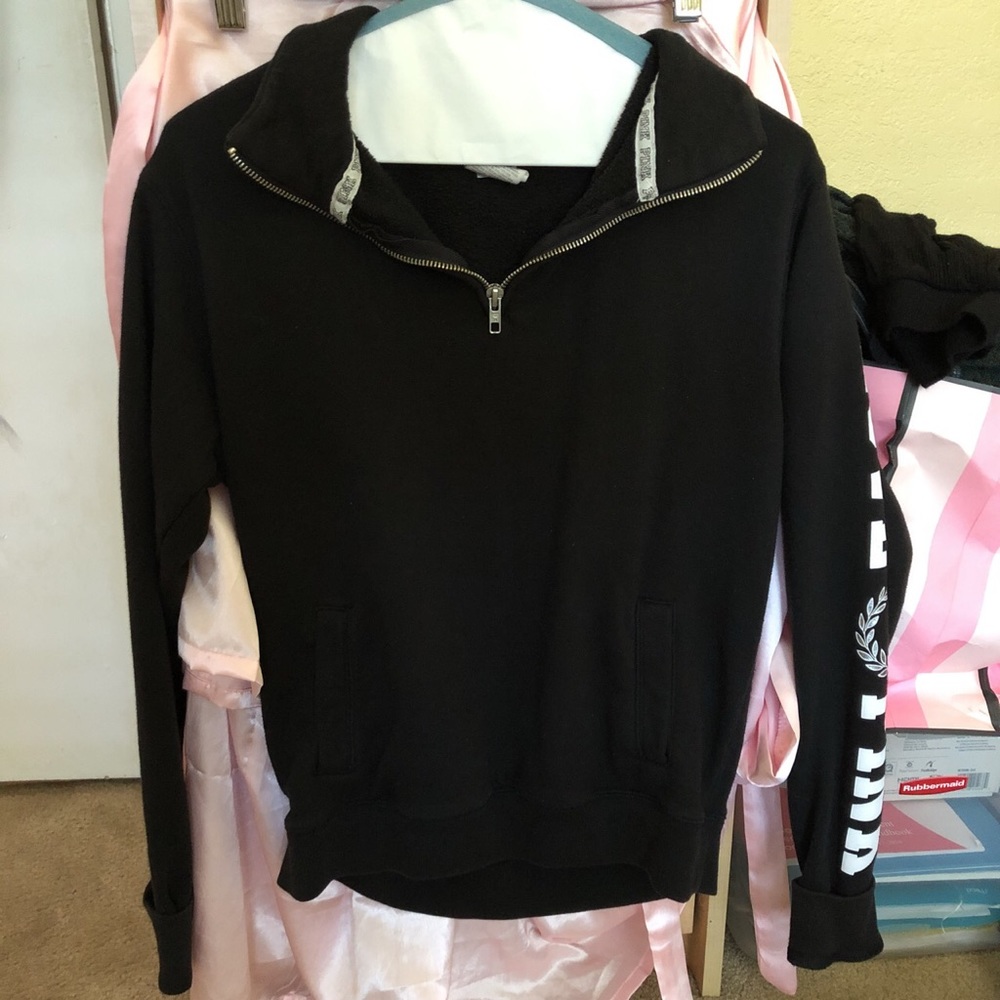 Vs pink black crewneck